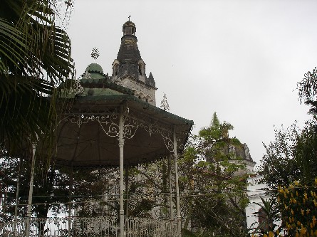 Un kiosko ubicado en la plaza central