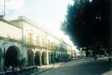 Típicos arcos en una construcción del centro